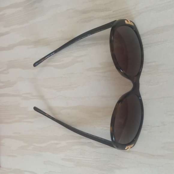Tory Burch sunglasses with gucci case - Picture 6 of 10